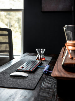 Modern Nest Large Felt Desk Mat – Non-Slip, Water-Resistant Desk Pad in Dark Grey (70x30cm)